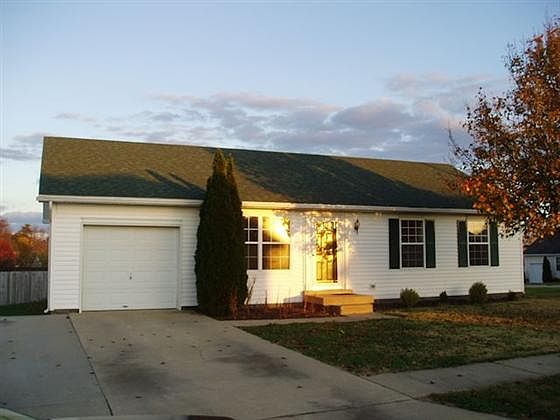 1st image of 130 Jonathan Cir