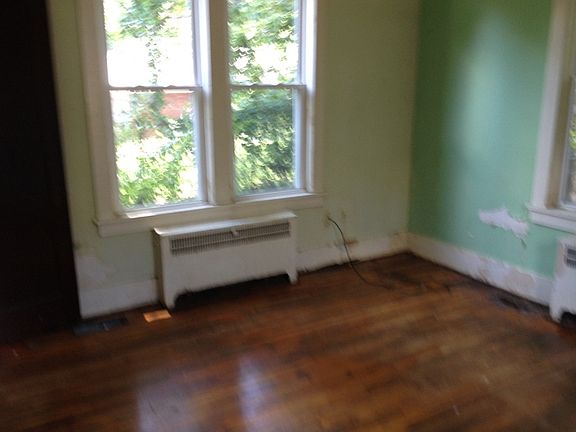 3rd image of 915 N Belvedere Blvd