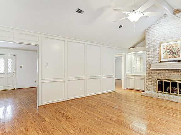 5th image of 3907 Oak Gardens Dr