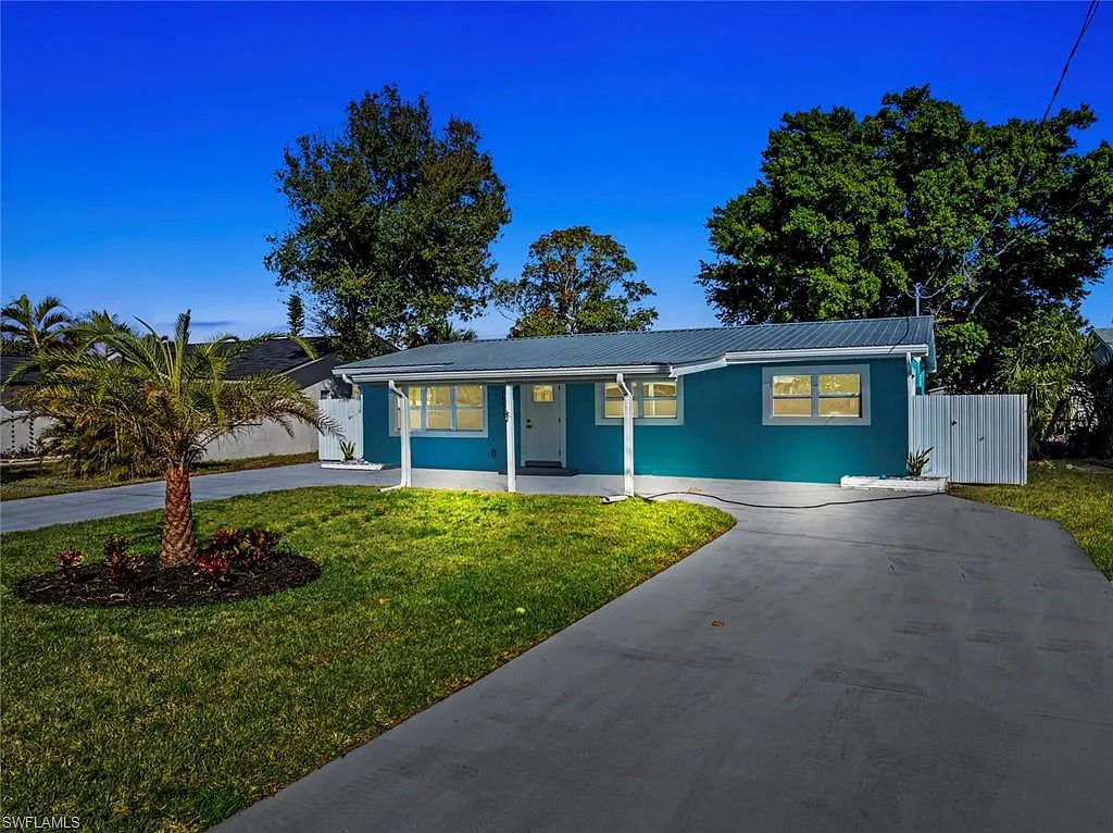 3 bed, 2.0 bath, 1696 sqft, $2,900 — Photo 2
