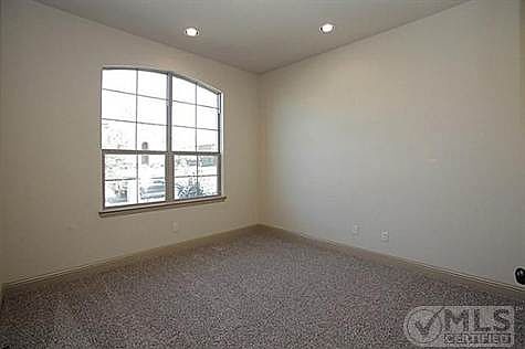 4th image of 2323 Kittyhawk Dr