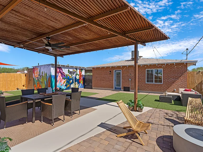 1514 E Hampton St — Photo 43