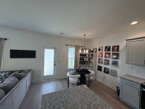 4th image of 248 Buckingham Dr