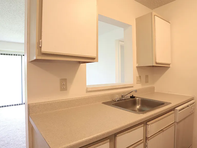 Brookstone Apartments — Photo 7