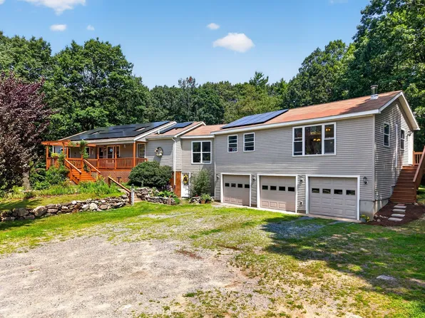 410 Billings Rd, Fitchburg, MA 01420