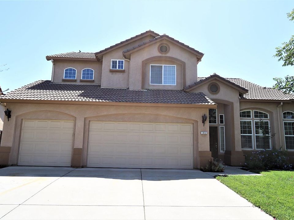 2nd image of 1832 Estancia Dr