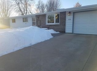 220 1st St SW, Lewiston, MN 55952