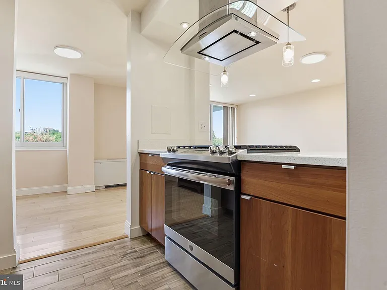 4520 King St #804 — Photo 5