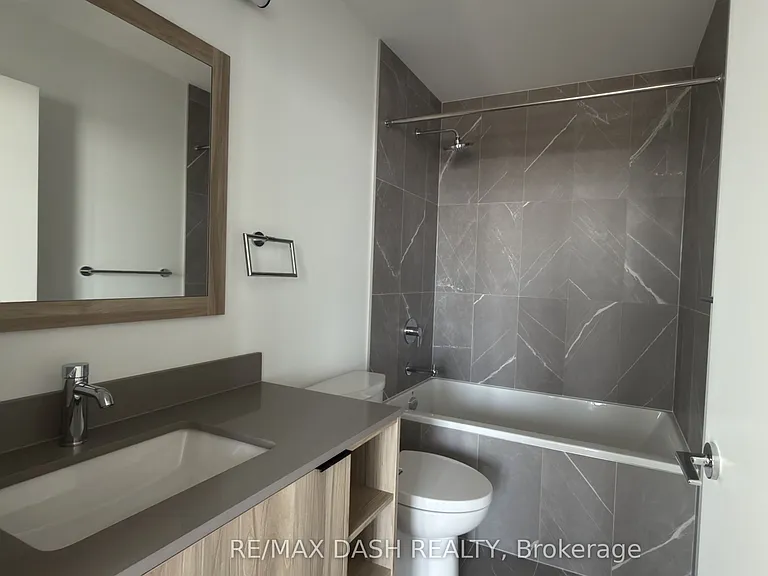 1037 The Queensway #611 — Photo 11