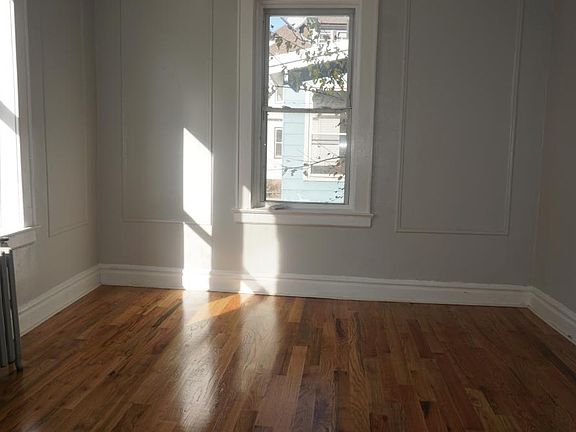 4th image of 115 S Clinton St APT 108