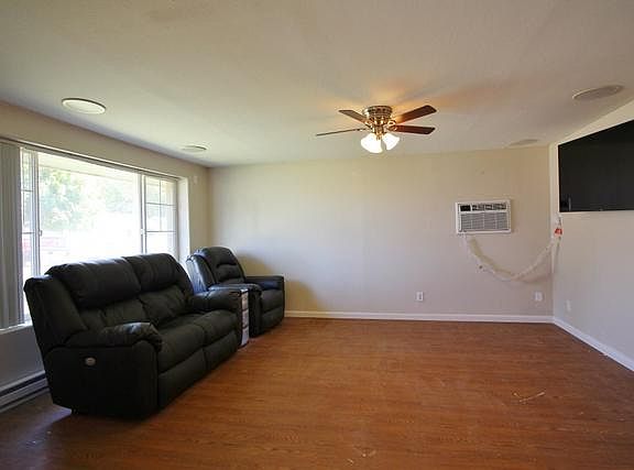 3rd image of 317 W 12th Ave