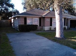 6179 Dave St, Groves, TX 77619