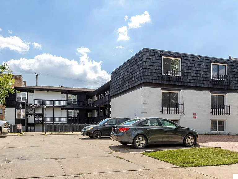 1635 E St — Photo 14