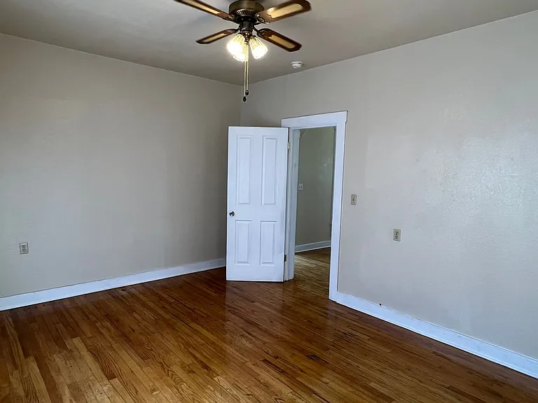 152 N Shasta St — Photo 6