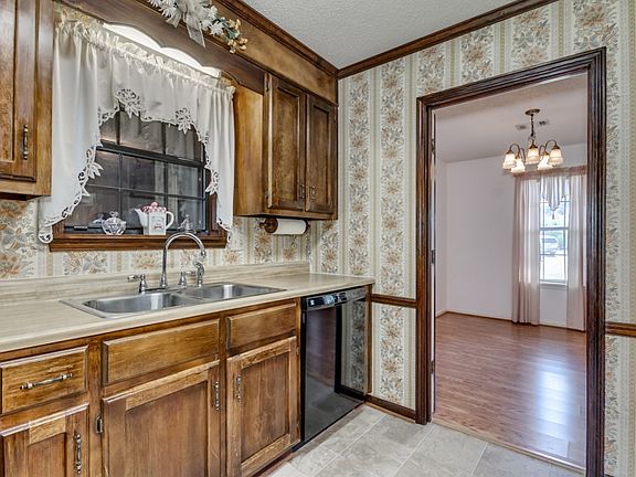 5th image of 3450 3rd St NE