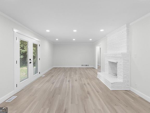 5th image of 293 Harmony Grove Rd