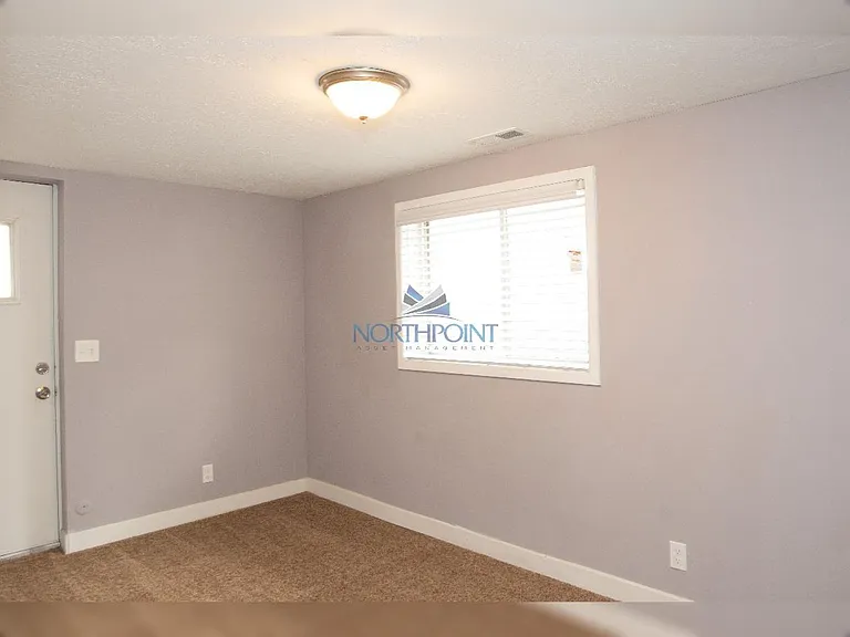 Bright & Open 2 bed 2 bath — Photo 25