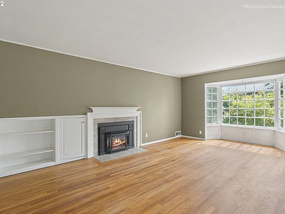 5th image of 432 NE 5th Ave
