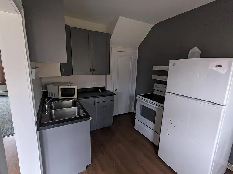 2015 E 6th St — Photo 3