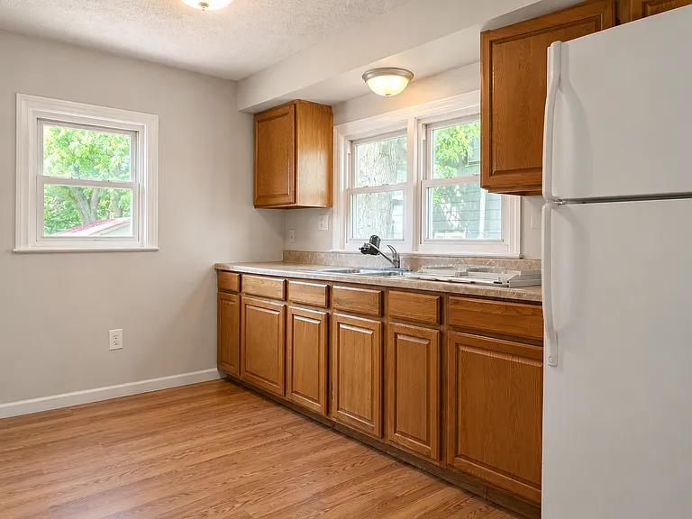 1321 E Hospital Rd — Photo 4