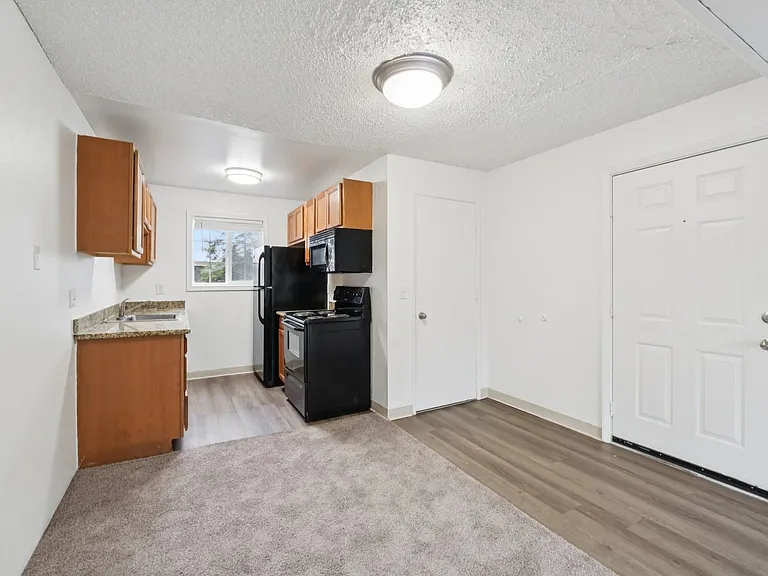 Heather Ridge Apartments — Photo 21