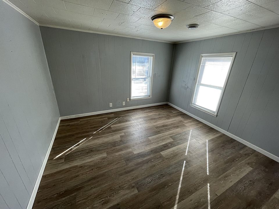 2nd image of 231 E Racine St #2