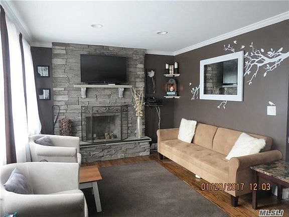 2nd image of 305 Kensington Ct