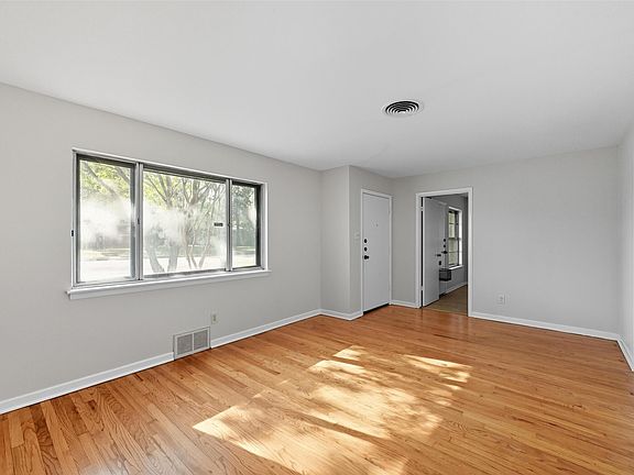 3rd image of 3512 Park Ridge Blvd