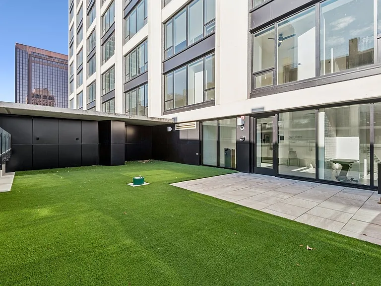 Seraph Luxury Downtown Apartments — Photo 20