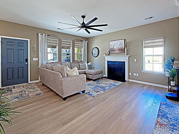 2nd image of 634 Bluff Pointe