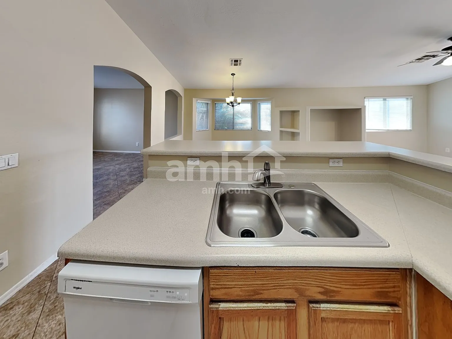 3 bed, 2.0 bath, 1514 sqft, $1,930 — Photo 4