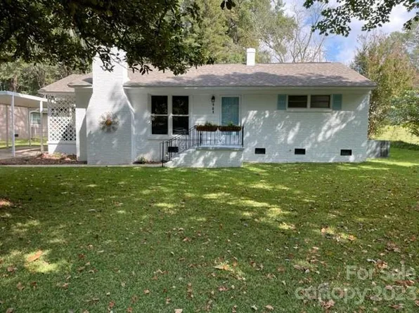 721 Vanderbrook Rd, Charlotte, NC 28215