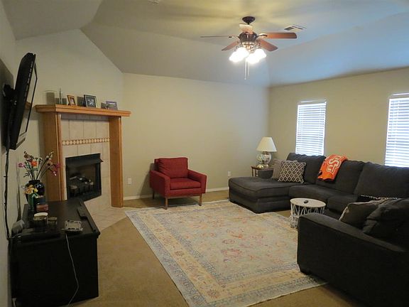 3rd image of 911 Lauren Ln