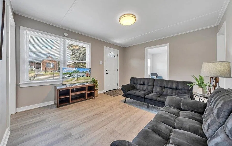 4 bed, 1806 sqft, $2,300 — Photo 3