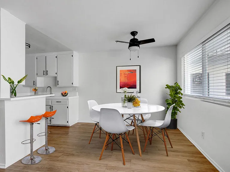 Valparaiso Apartments — Photo 14