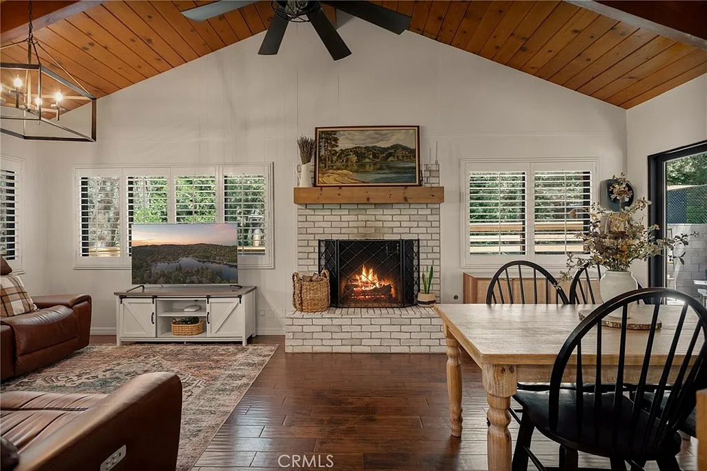 3 bed, 1368 sqft, $3,200 — Photo 1