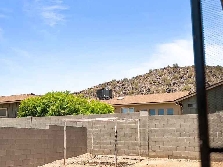 1502 W Shangri La Rd #2 — Photo 35