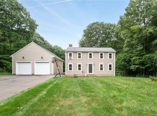 8 Laurel St, Hubbardston, MA 01452