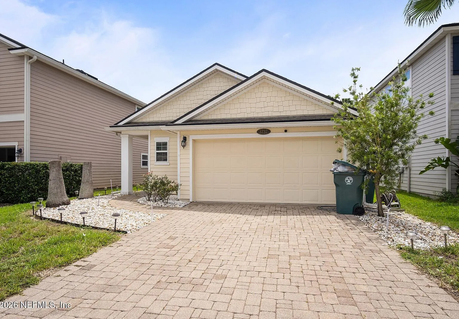 3 bed, 2.0 bath, 1661 sqft, $2,600 — Photo 2