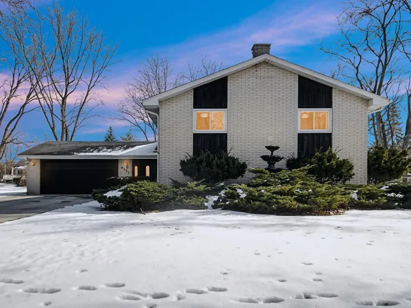 9351 Northcote Ave, Saint John, IN 46373