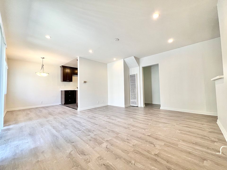 1st image of 1107 S Barrington Ave #8