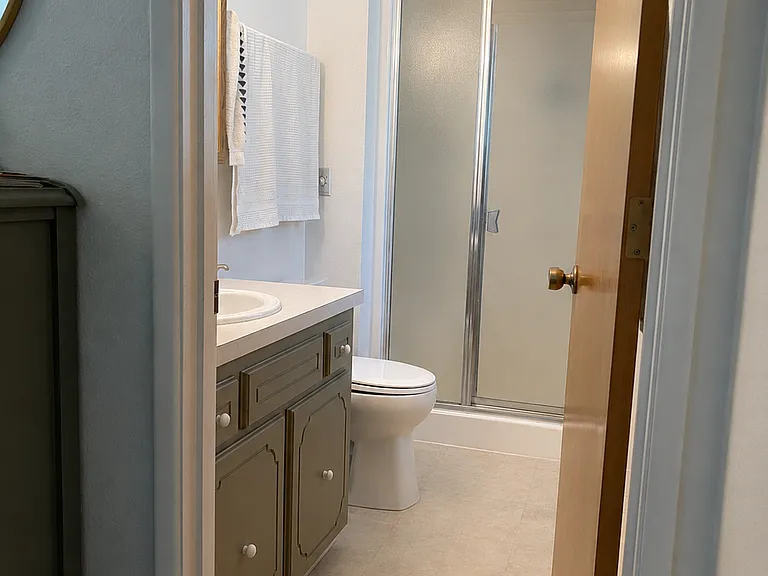 En suite bath in Principal Bedroom