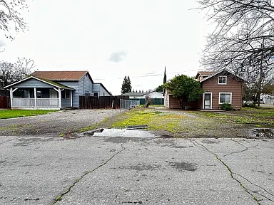 2880 Elm St — exterior photo
