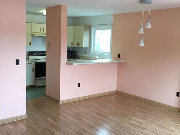 4th image of 60 Chestnut Ave #201