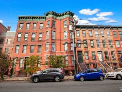 234 6th St APT 1A, Jersey City, NJ, 07302