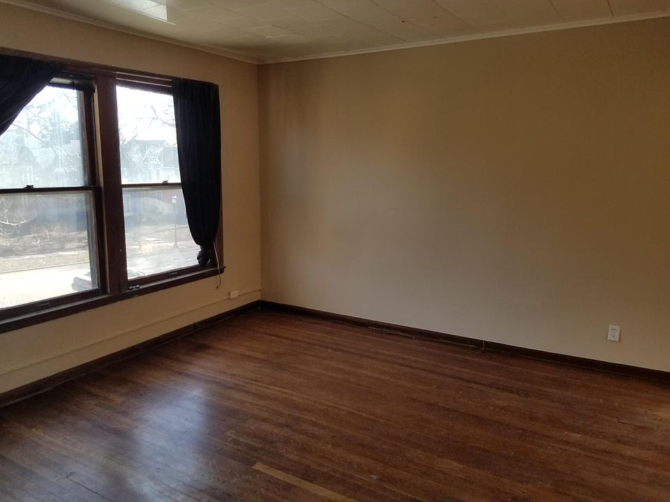 2nd image of 686 19th St APT 1