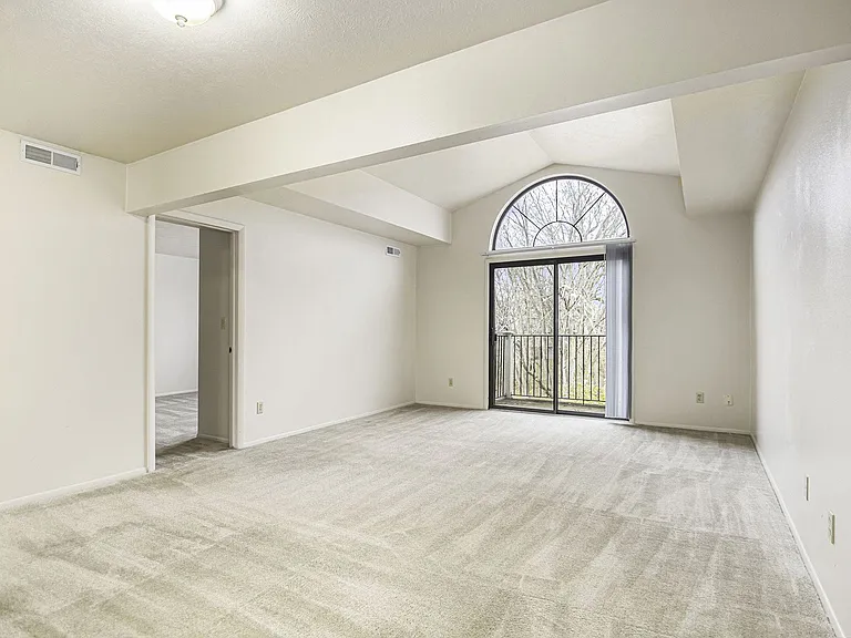 Indian Lakes Apartments — Photo 26