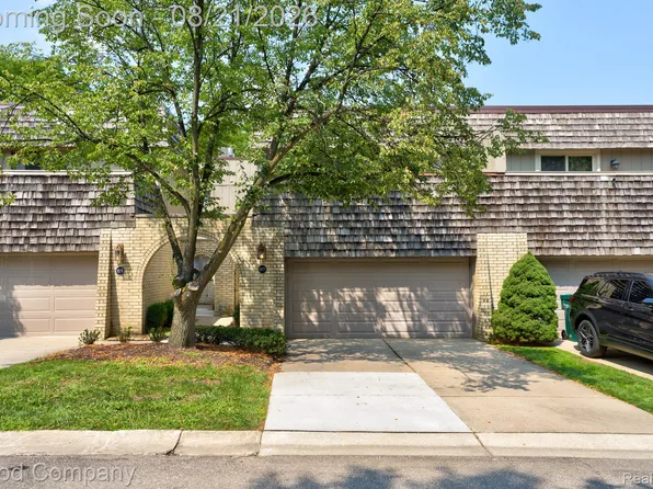 1277 Oakwood Ct, Rochester, MI 48307