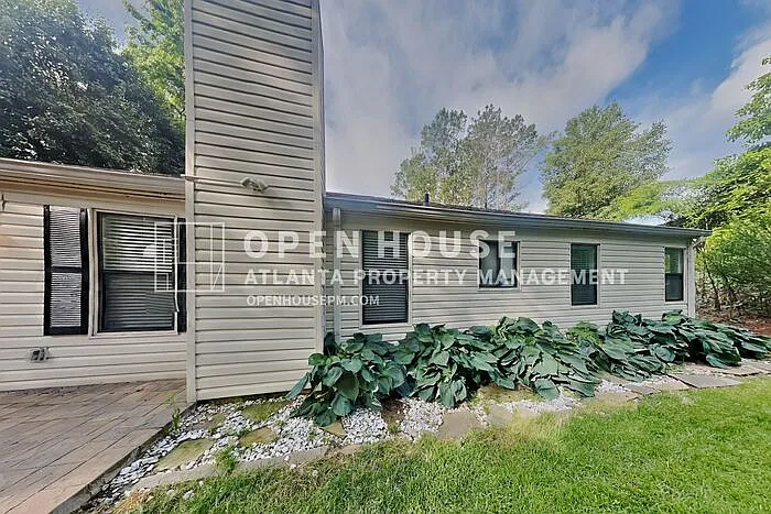 815 Riverstone Ln — Photo 35