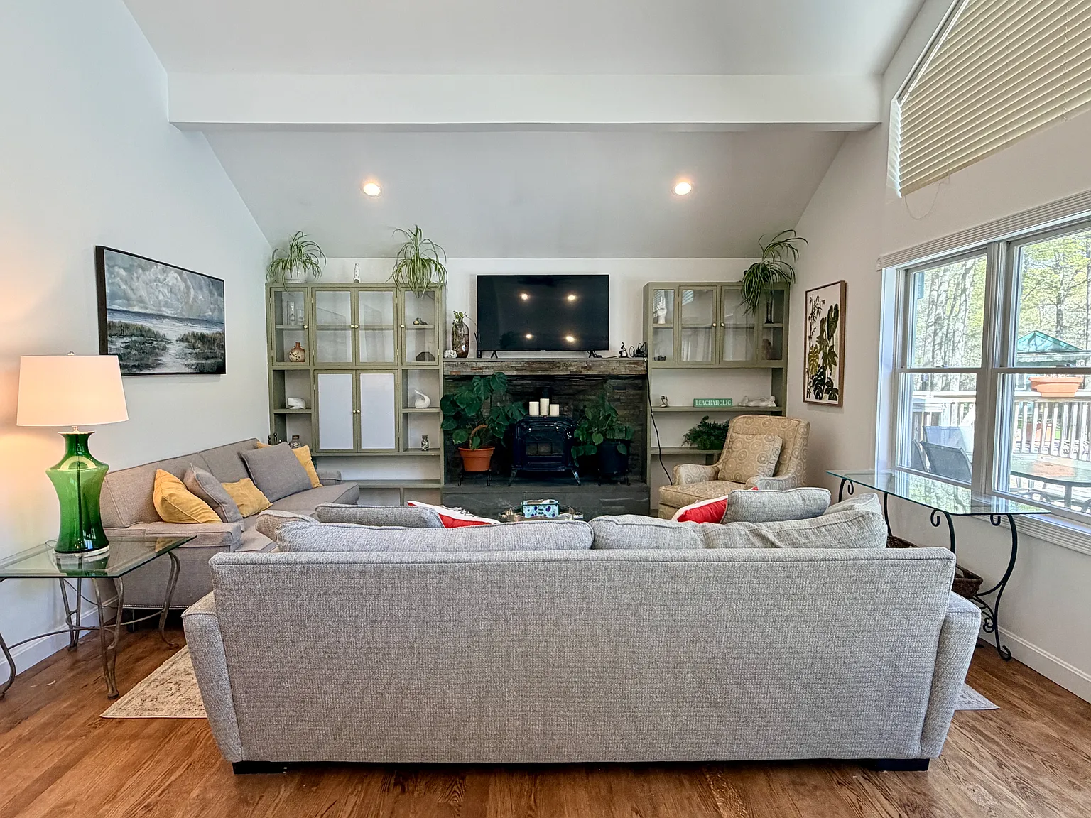 3 bed, 1200 sqft, $9,000 — Photo 2